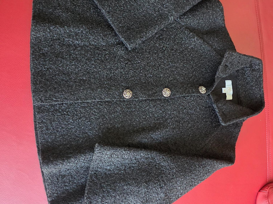 Mia Wolljacke Schwarz – Eleganz für selbstbewusste Frauen