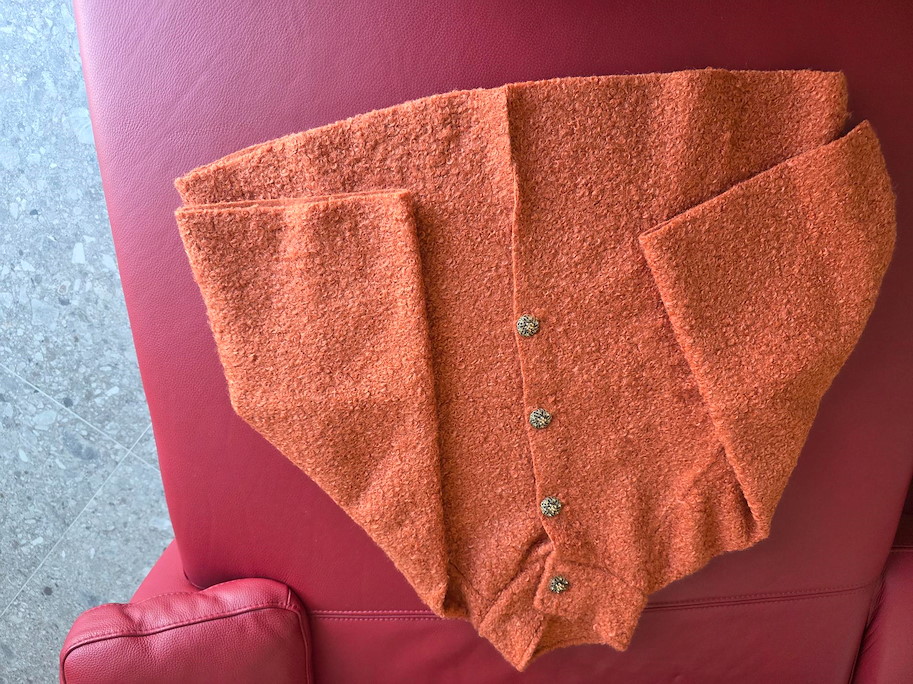 Mia Wolljacke Orange – Stilvolle Eleganz mit Persönlichkeit