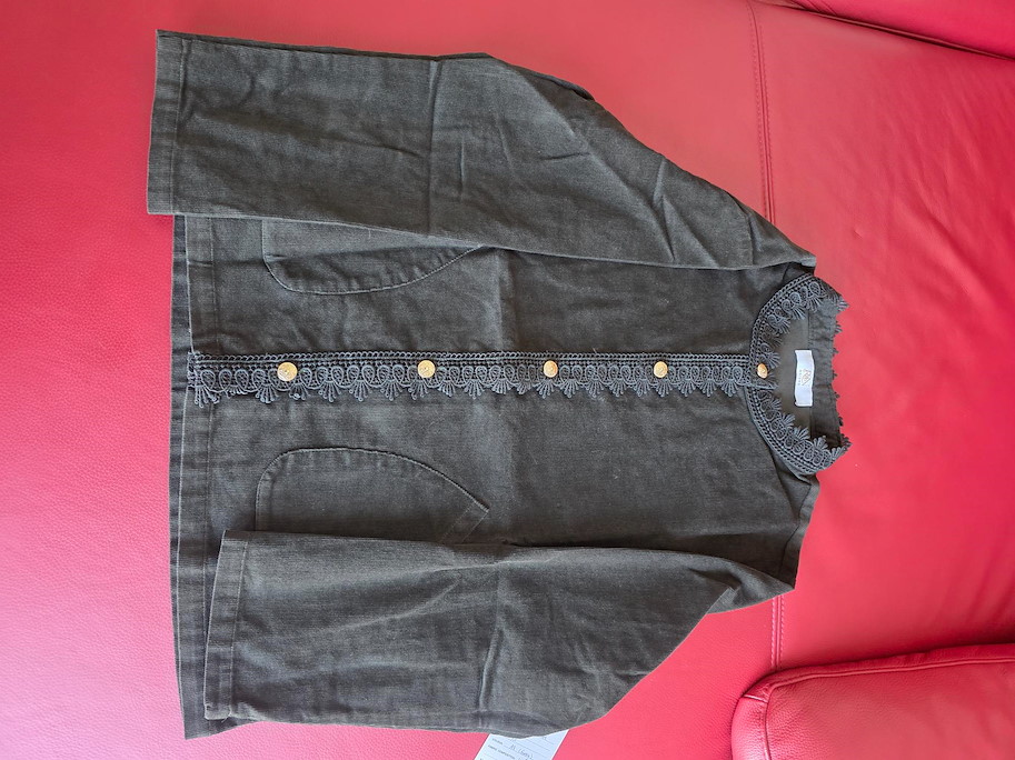 CLAUDIA Cordjacke Grün Elegance – Natürlicher Chic mit Spitzen-Details