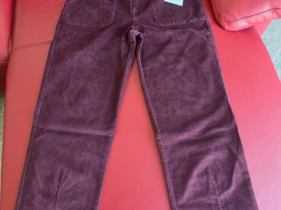 AMELIE Cordhose Violett – Zeitlose Eleganz für selbstbewusste Damen