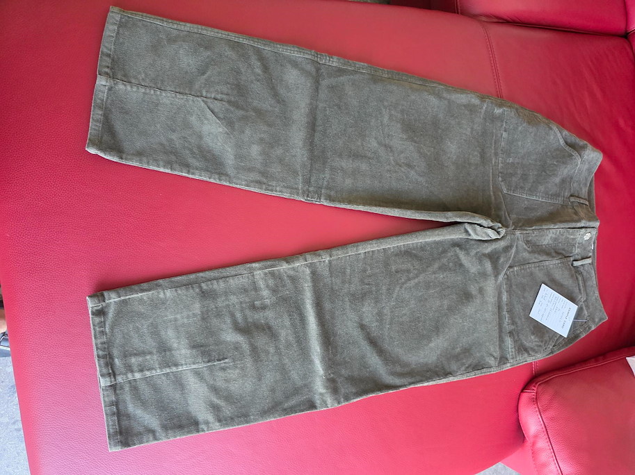 AMELIE Cordhose Grün – Natürliche Eleganz für selbstbewusste Damen
