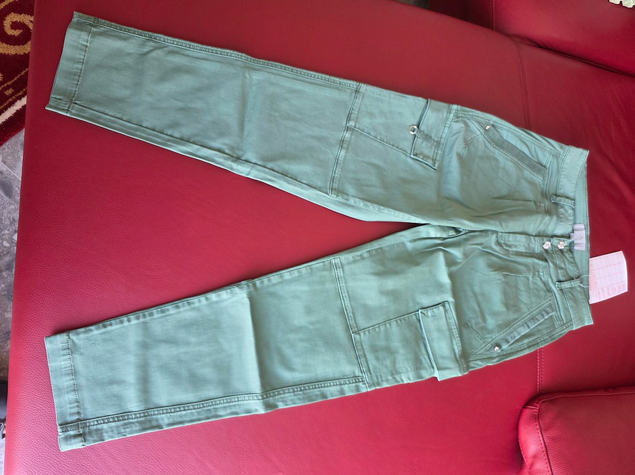 CHIARA Stoffhose Grün Elegance – Natürlicher Chic für modebewusste und selbstbewusste Damen