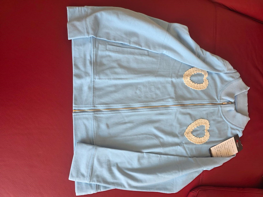 GISELLE Heart Love Sweatjacke – Romantischer Charme für modebewusste und selbstbewusste Damen