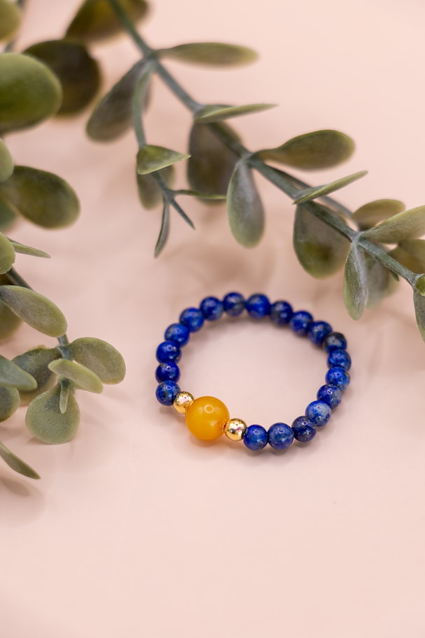 Lan Zi – Ring aus Lapislazuli & Bienenwachs-Bernstein