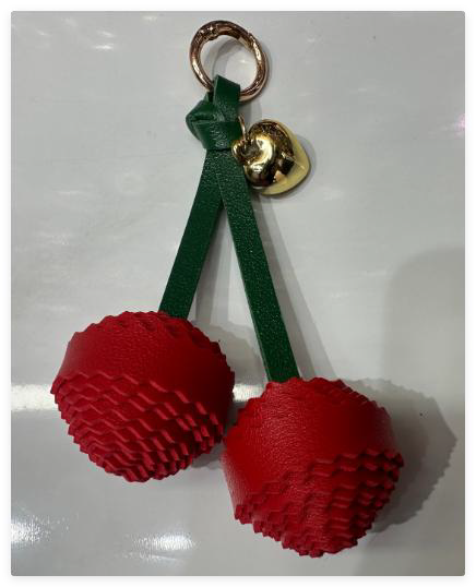 Taschenanhänger CARMELITA CHERRY LUXE