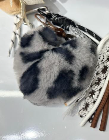 Taschenanhänger SAVINA SNOW LEOPARD