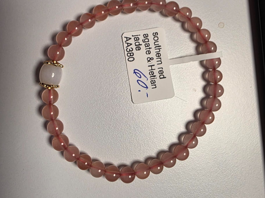 Armband mit rotem Achat und Hetian Jade