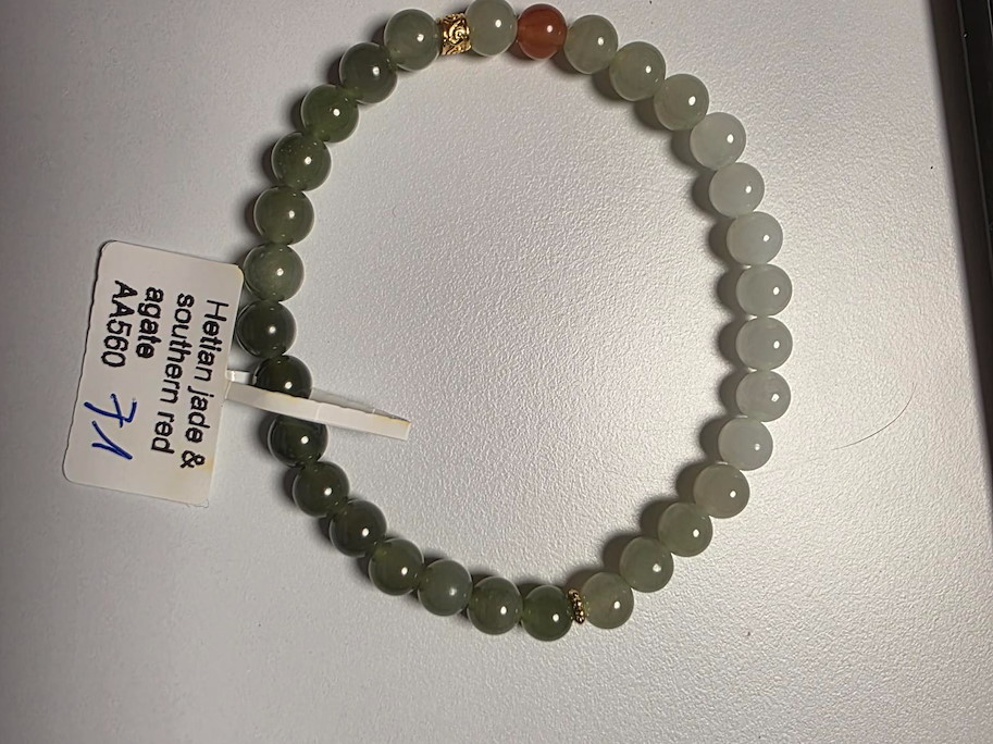 Armband mit Hetian Jade und Rotem Achat