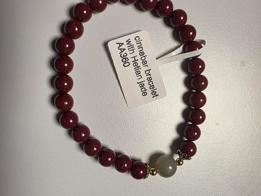 Armband mit Zinnober und Hetian Jade