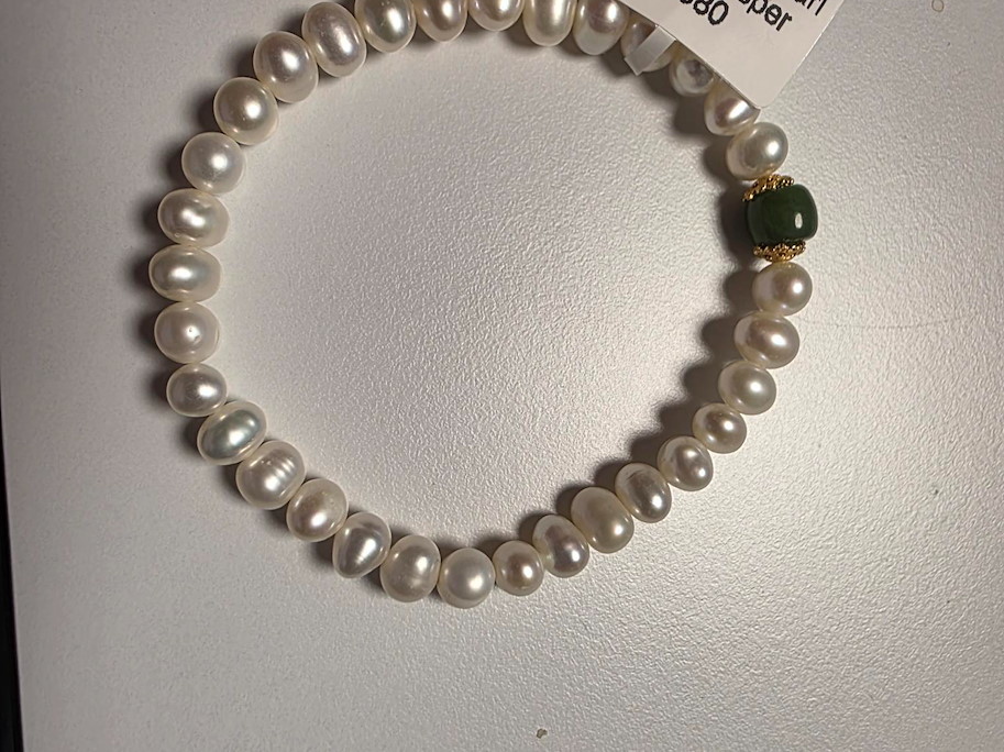 Armband mit Frischwasserperle und grünem Jasper